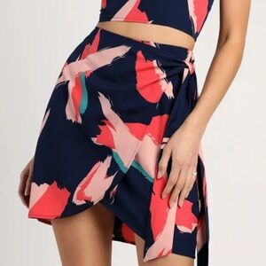 Lulus Artistic Impulse Navy Blue Abstract Print wrap Mini Skirt woman’s medium